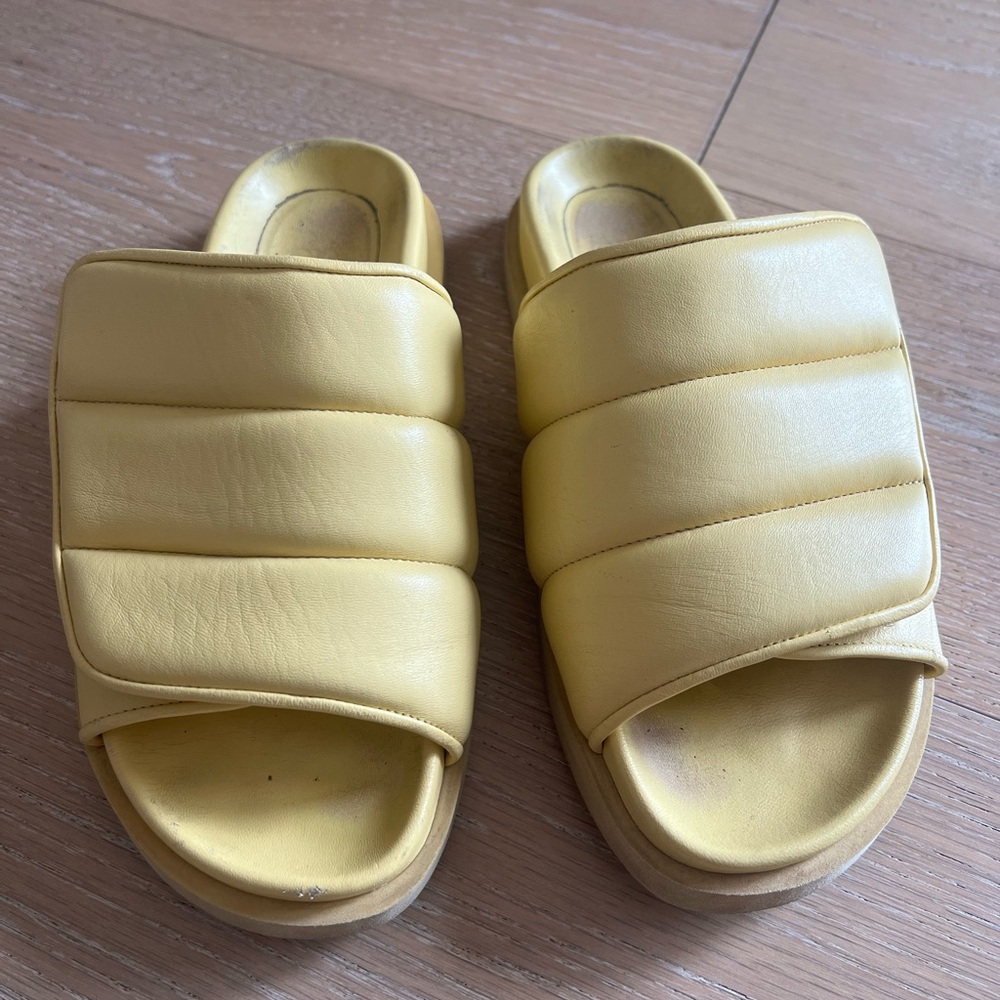 GIA BORGHINI STITCHED PUFFY SLIDES in Butter
Yellow, Size EU 38